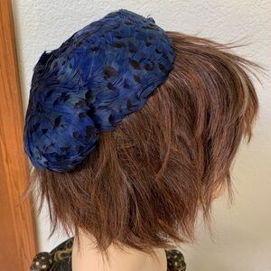 Vintage Strawbridge & Clothier Blue Peacock Feather Hat 1960s Elegant